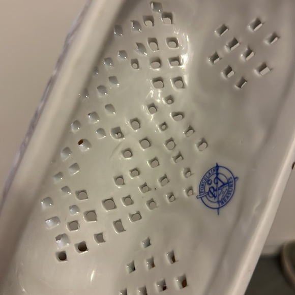 Unique Porcelain Treasurers Lattice Look Butter Dish w/Lid & Handle White & Gold - Picture 3 of 7